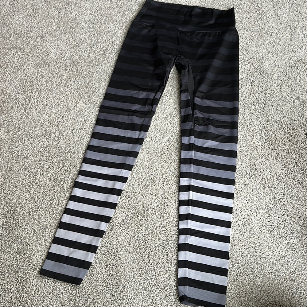 K-Deer Gradient Stripe Yoga Leggings EUC